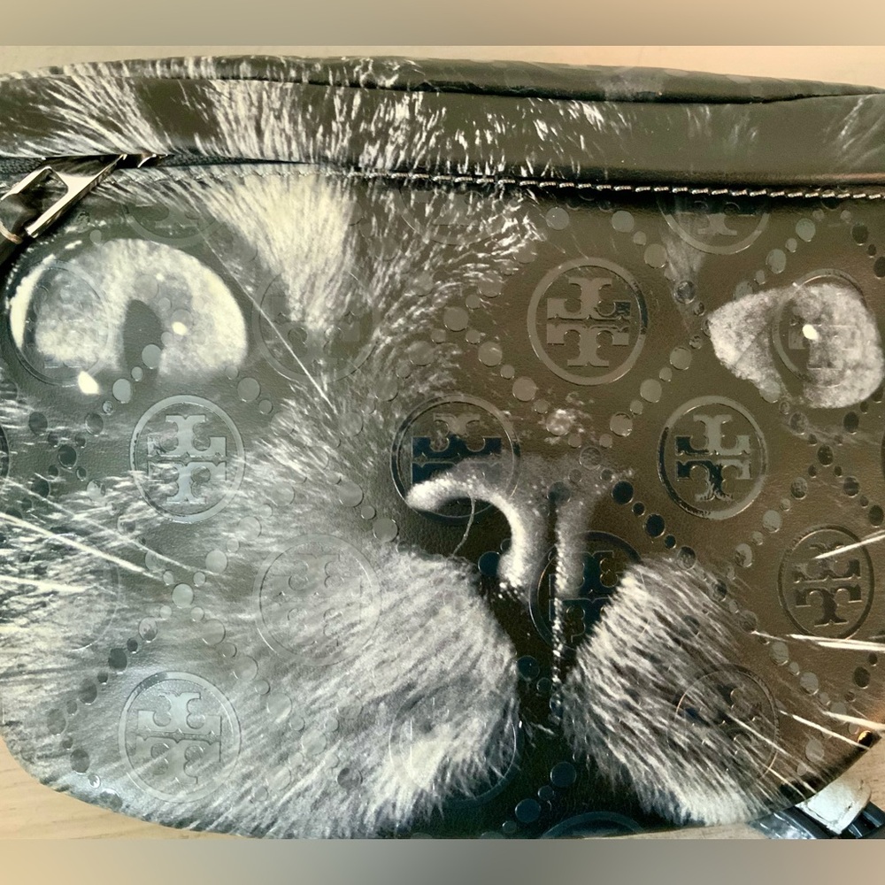 NWT TORY BURCH RARE T MONOGRAM CAT BELT SLING BAG LTD. ED. - Picture 12 of 16